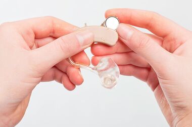 Какие бывают батарейки для слуховых аппаратов