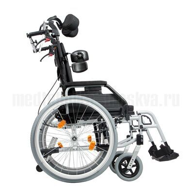 Кресло-коляска для инвалидов Ortonica Comfort 200 вид сбоку