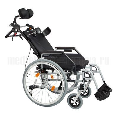 Кресло-коляска для инвалидов Ortonica Comfort 200 вид сбоку