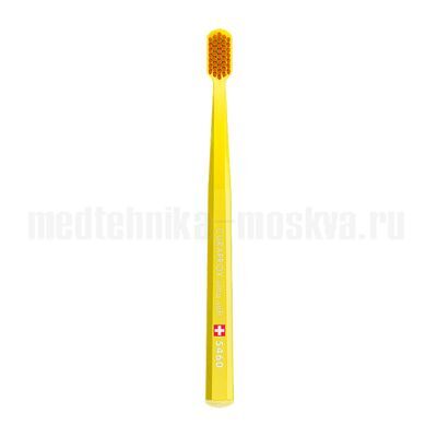 В комплекте набора щетка Curaprox 5460